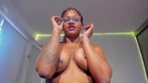 Snapshot of zahra_rose chatting on March 2025 06:01:02 PM zahra_rose online show from March 2025 06:01:02 PM
