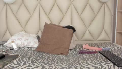 ZAMIRA online show from December 2024 01:32:02 PM