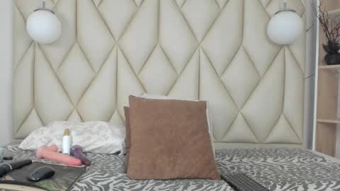 ZAMIRA online show from January 2025 01:42:02 PM