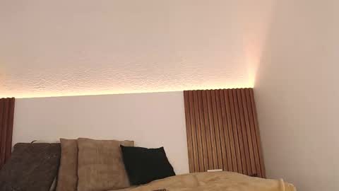 Zander online show from February 2025 07:48:02 PM