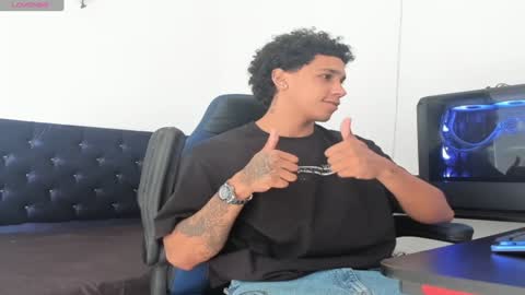 Snapshot of zanxley_ chatting on January 2025 03:26:02 PM zanxley_ online show from January 2025 03:26:02 PM