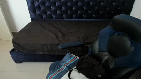 Snapshot of zanxley_ chatting on February 2025 10:21:02 PM zanxley_ online show from February 2025 10:21:02 PM