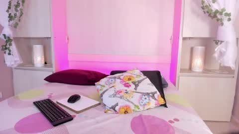 SARA  online show from April 2026 09:39:33 PM