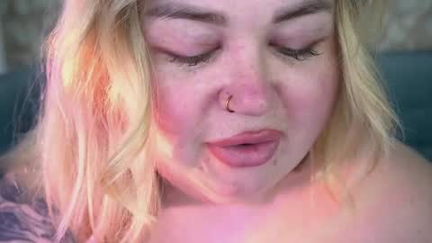 Lola online show from April 2026 09:39:33 PM