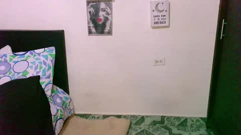 Snapshot of zaray_45bella chatting on November 2025 12:44:01 AM zaray online show from November 2025 12:44:01 AM