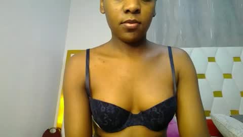 Snapshot of zariah011 chatting on June 2026 04:58:01 AM zariah online show from June 2026 04:58:01 AM
