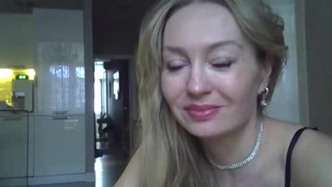 Zarina Swift online show from January 2025 04:10:02 AM