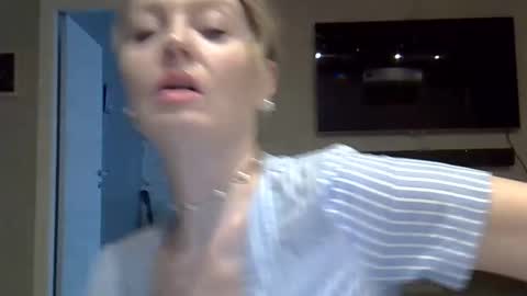 Snapshot of zarinaswift chatting on April 2026 08:01:02 AM Zarina Swift online show from April 2026 08:01:02 AM