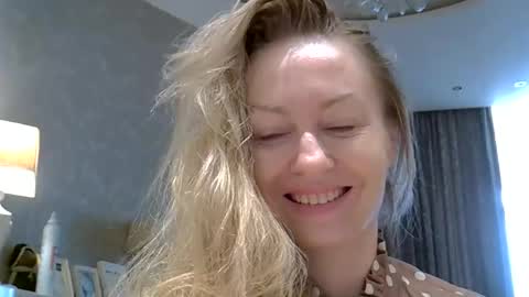 Snapshot of zarinaswift chatting on May 2026 04:19:01 AM Zarina Swift online show from May 2026 04:19:01 AM
