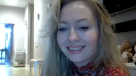 Snapshot of zarinaswift chatting on May 2026 06:43:01 AM Zarina Swift online show from May 2026 06:43:01 AM