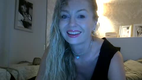 Snapshot of zarinaswift chatting on June 2026 10:54:02 AM Zarina Swift online show from June 2026 10:54:02 AM