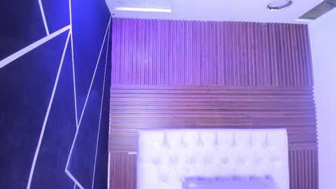 Zarina Waynne online show from April 2026 01:41:02 PM