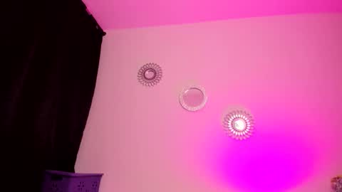 Zaritha Li online show from November 2025 10:27:01 AM