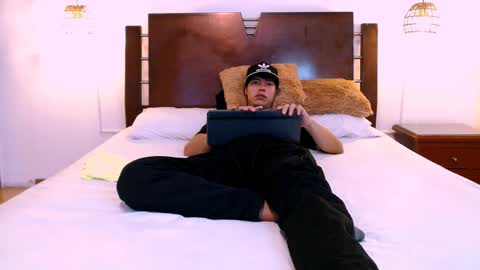 Snapshot of zayndesire chatting on May 2026 01:38:02 PM zayndesire online show from May 2026 01:38:02 PM