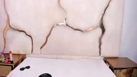 Zayra online show from March 2026 01:49:01 PM