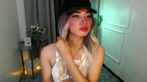 zelainalovetocum online show from February 2025 01:00:02 PM