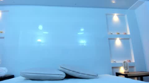 Zenda Evans online show from December 2025 03:34:01 AM