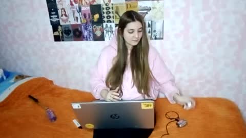 zeniabrossoit online show from April 2026 12:43:02 PM