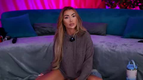 Zenyda online show from October 2025 11:41:02 AM