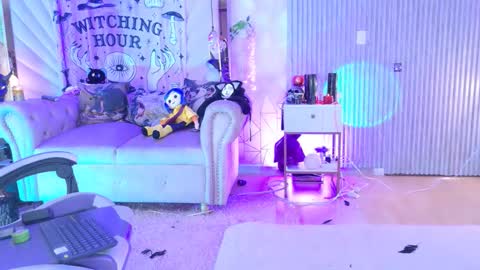    online show from November 2025 03:00:02 PM