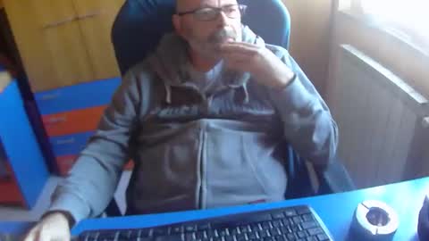 Snapshot of zeus58100 chatting on October 2025 10:41:01 AM zeus58100 online show from October 2025 10:41:01 AM