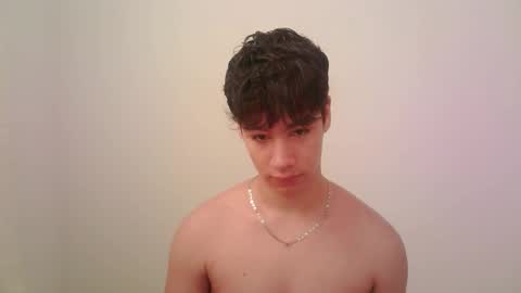 zeus_183 online show from November 2025 04:05:01 PM