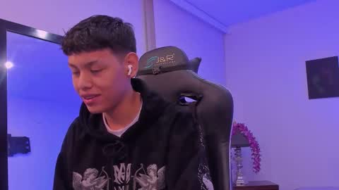 Snapshot of zeus_blaze chatting on September 2025 04:03:01 AM zeus_blaze online show from September 2025 04:03:01 AM