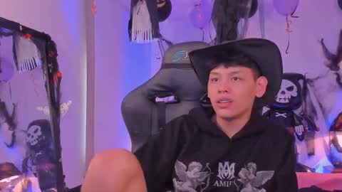 Snapshot of zeus_blaze chatting on October 2025 05:30:01 PM zeus_blaze online show from October 2025 05:30:01 PM