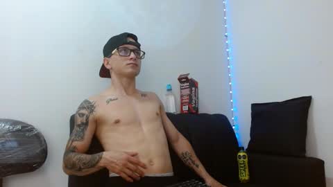 Snapshot of zeusdark19 chatting on May 2026 12:10:01 PM zeus online show from May 2026 12:10:01 PM