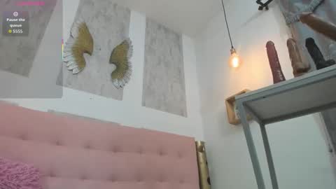 ZHAMIRA  ANDRES online show from October 2025 09:01:01 PM