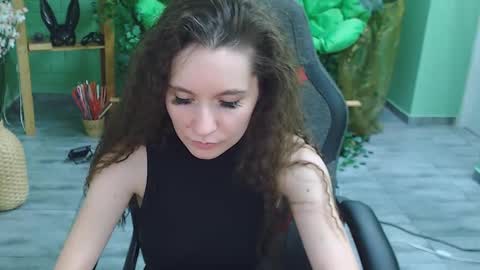 zianichols online show from February 2025 11:43:02 PM