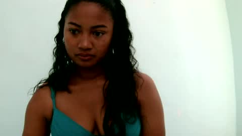 Snapshot of zina479102 chatting on June 2026 05:09:02 AM elly online show from June 2026 05:09:02 AM