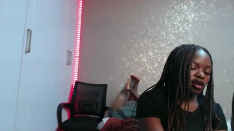 Snapshot of zinadine_ chatting on February 2026 07:51:01 PM Zinadine online show from February 2026 07:51:01 PM