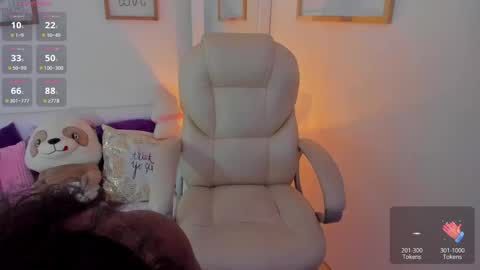 Zobe Love online show from November 2025 06:30:02 PM