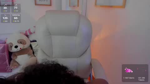 Zobe Love online show from December 2025 05:17:01 PM