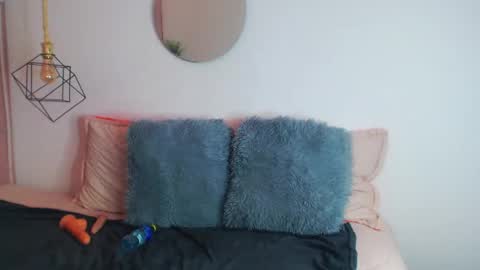 zoe__baker online show from April 2026 01:47:02 PM