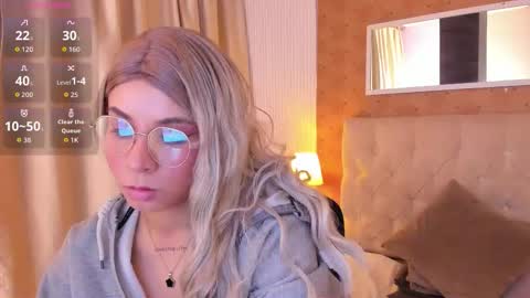 Snapshot of zoe_alanaa chatting on October 2025 10:05:02 AM ZOEE online show from October 2025 10:05:02 AM