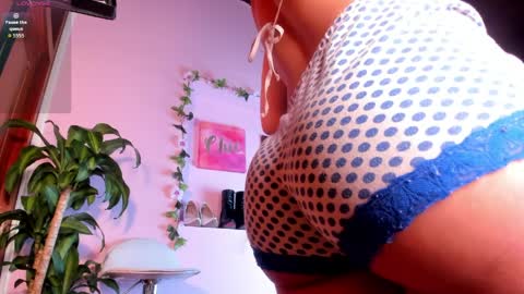 Zoe Baker online show from April 2026 07:02:01 AM