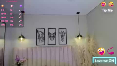 zoe_banks_ online show from September 2025 01:00:02 PM