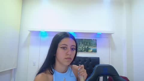 Snapshot of zoe_connor19 chatting on February 2025 05:07:02 PM Z O E online show from February 2025 05:07:02 PM