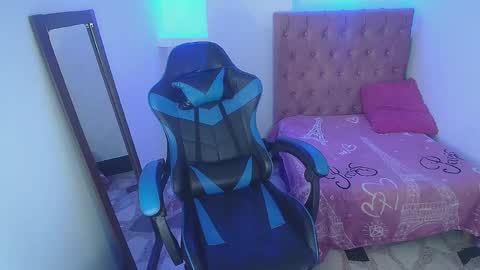 Snapshot of zoe_connor19 chatting on February 2025 10:20:01 PM Z O E online show from February 2025 10:20:01 PM