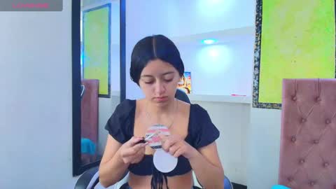 Snapshot of zoe_connor19 chatting on October 2025 02:27:02 PM Z O E online show from October 2025 02:27:02 PM