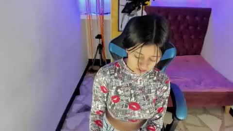 Snapshot of zoe_connor19 chatting on October 2025 09:48:02 PM Z O E online show from October 2025 09:48:02 PM