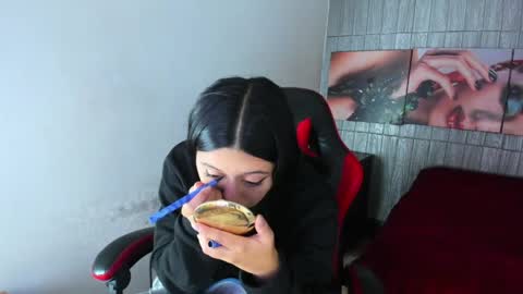 Z O E online show from April 2026 09:18:02 PM