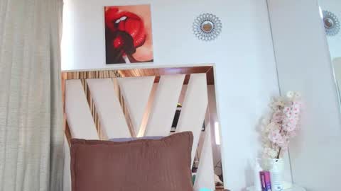 Snapshot of zoe_curvy chatting on September 2025 12:30:01 PM Zoe online show from September 2025 12:30:01 PM