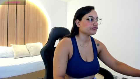 Zoe  online show from September 2025 12:10:01 PM