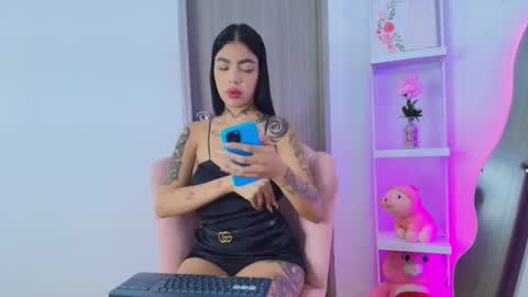 zoe_kravitx_ online show from February 2026 03:02:01 AM