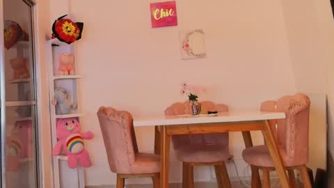 zoe_kravitx_ online show from April 2026 04:59:01 AM