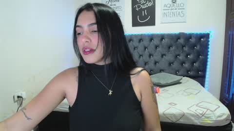 Snapshot of zoe_medina chatting on January 2025 05:06:02 AM online show from January 2025 05:06:02 AM
