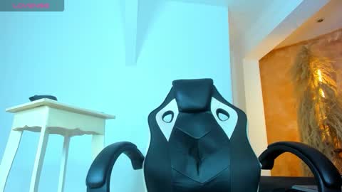 zoe_rose4 online show from September 2025 07:30:02 PM